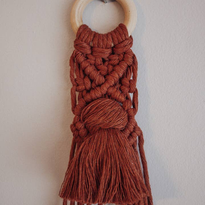 Modern Bo Studio - Vente Porte-chapeaux - « Dakota » - Porte-chapeau en macramé6