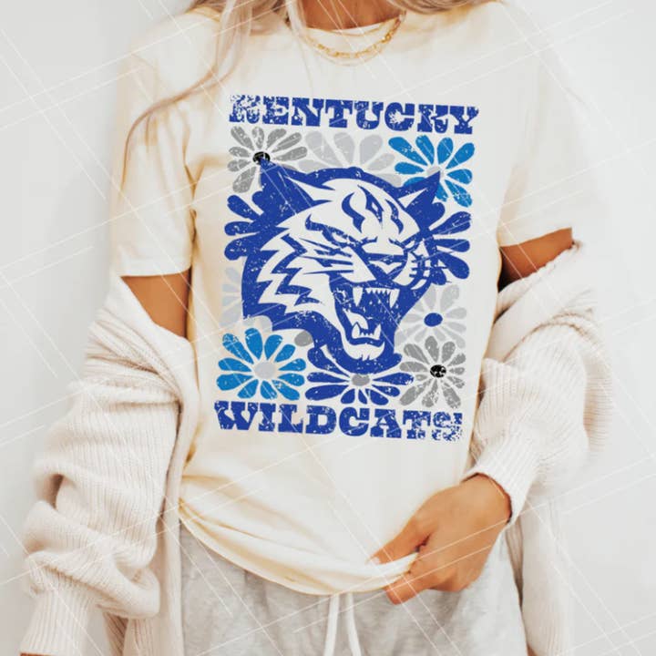 T-shirt con grafica floreale Groovy dei Kentucky Wildcats Game Day per la vendita all'ingrosso da parte di BB Subs and Screens