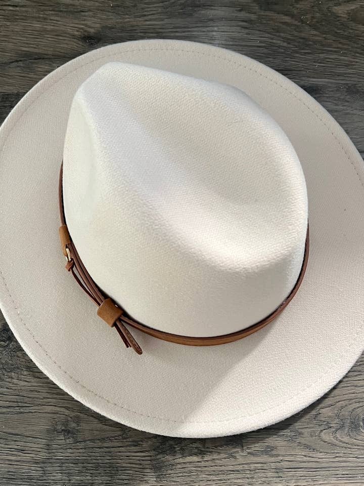 Fox & Fable - Vegan Felt Wide Brim Hat - Cream - Plain for wholesale by Witchwood Bags