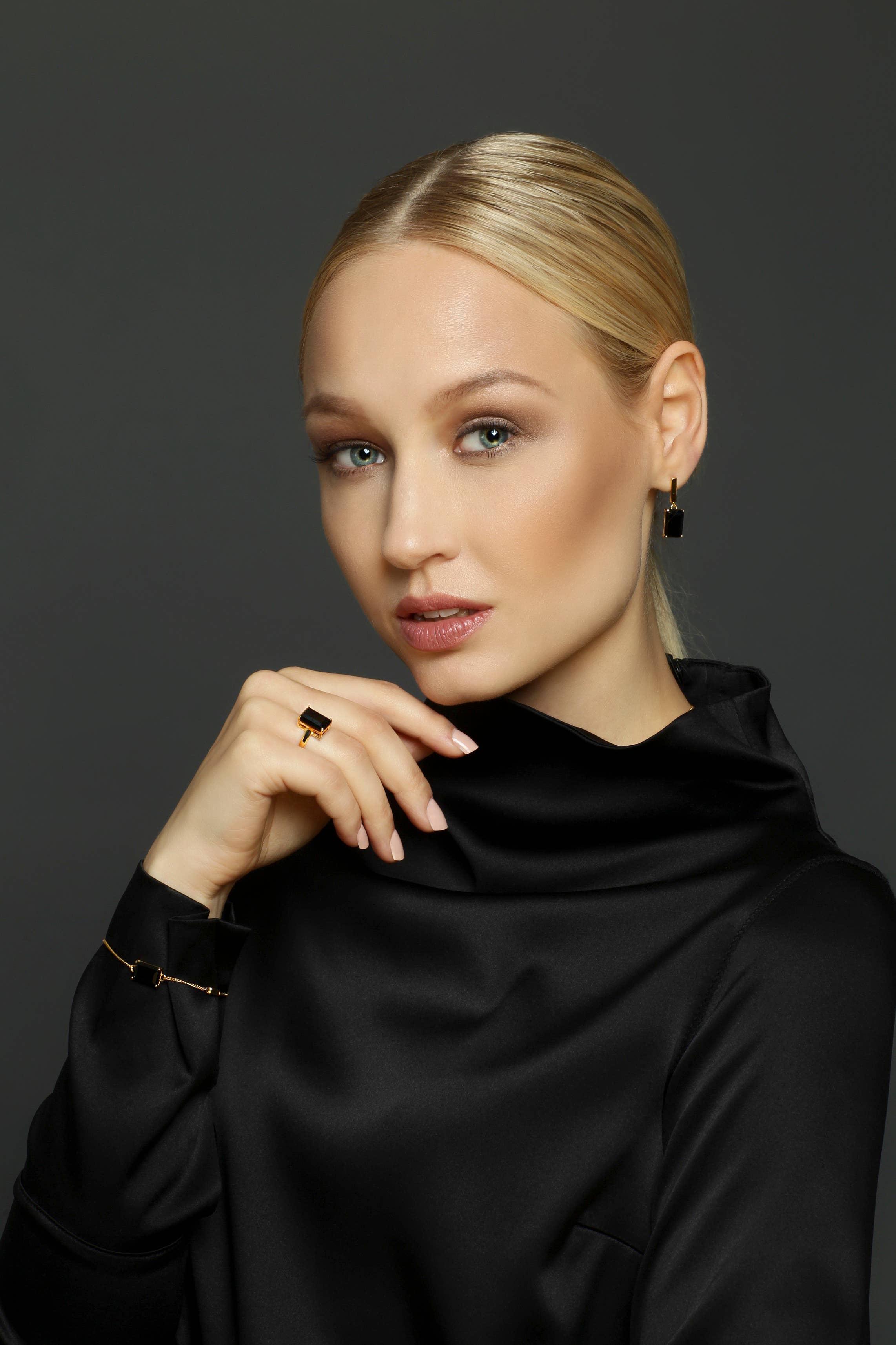 Star Of Sweden – Großhandel Cocktail-/Statement-Ring – Sag Ja! Verstellbarer Ring | Schwarzer, grauer und brauner Stein2