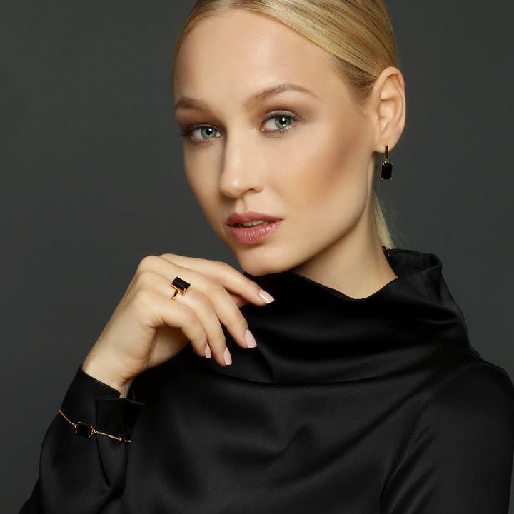 Star Of Sweden – Großhandel Cocktail-/Statement-Ring – Sag Ja! Verstellbarer Ring | Schwarzer, grauer und brauner Stein2