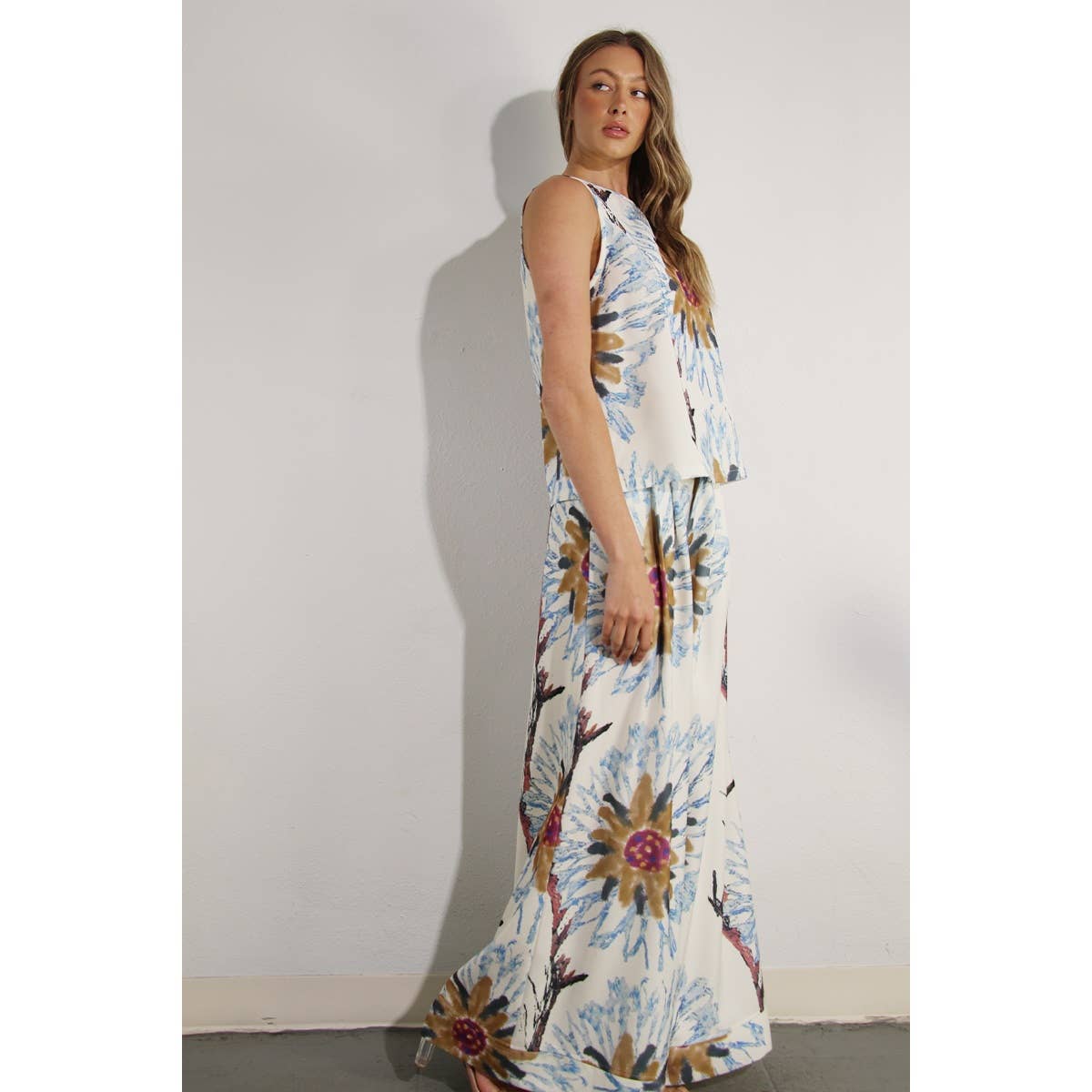 MULTI MOUWLOZE TOP- EN BROEKSET MET ZONNEBLOEMPRINT voor groothandel op Faire11