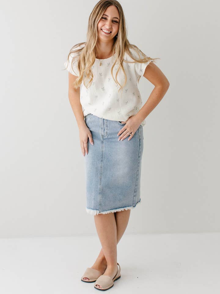 Vintage Wash 'Sydney' 100% Cotton Distressed Raw Hem Denim Skirt for wholesale on Faire2