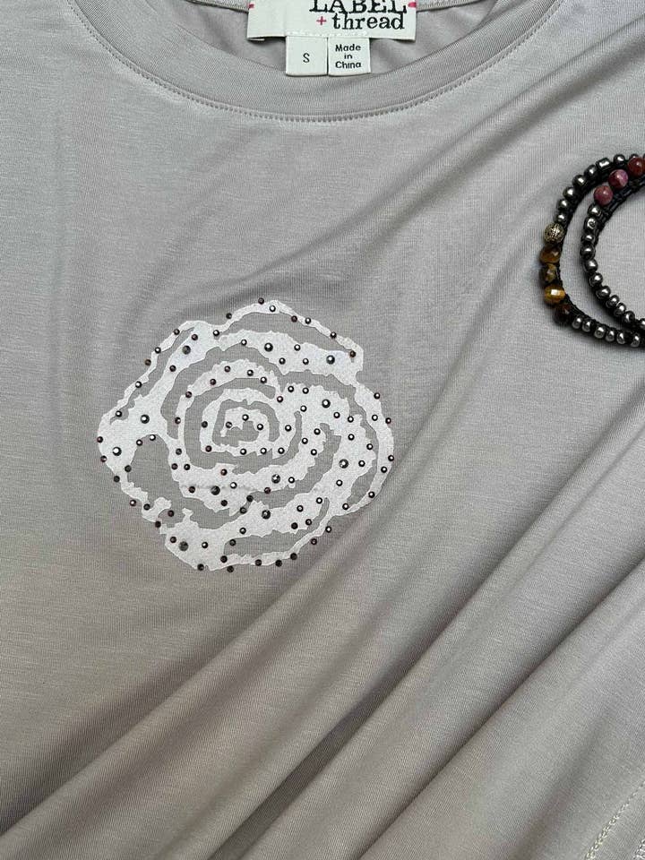 Kate Crew Graphique - Rose du Texas en Pierre pour la vente par Label + Thread