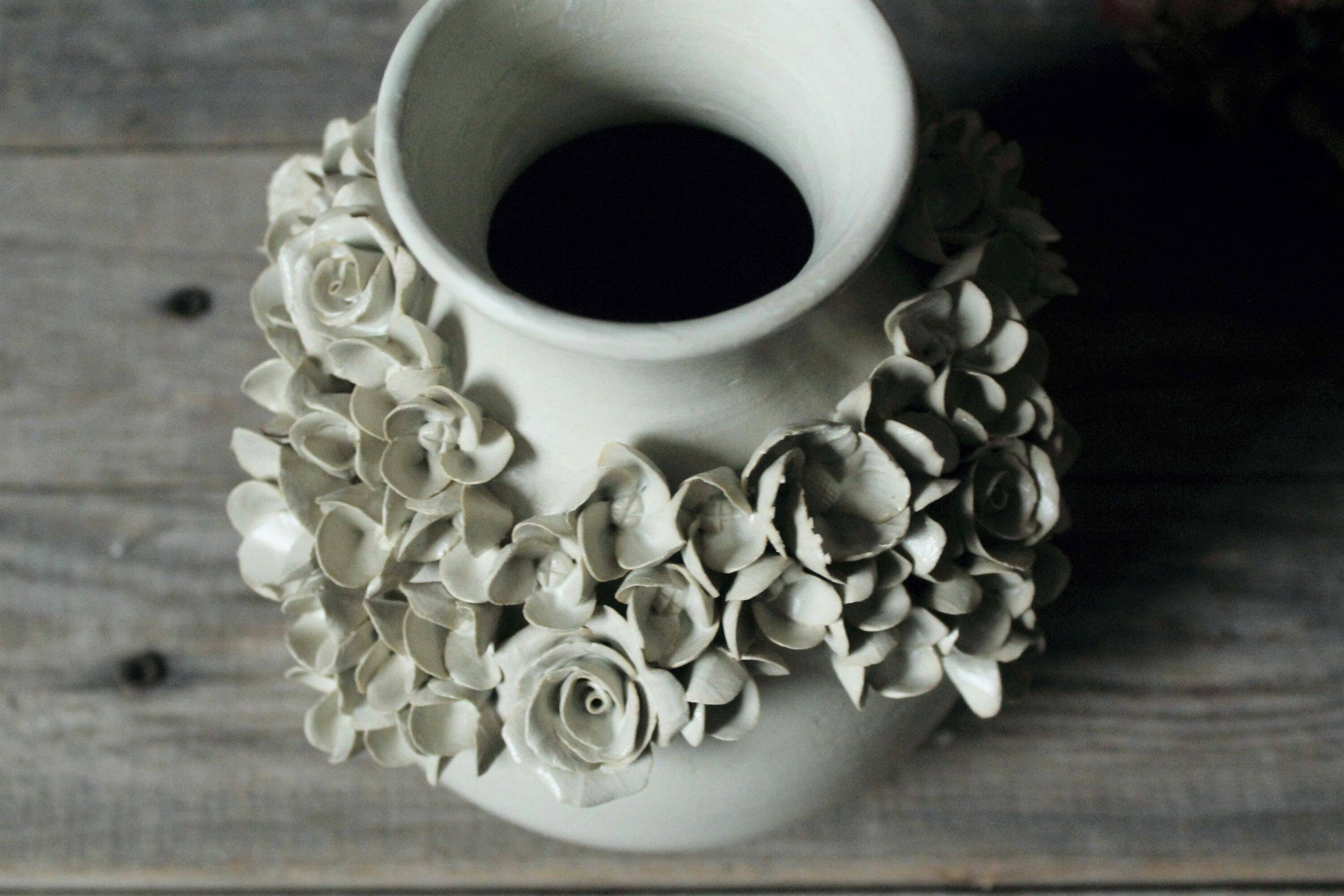 L'Officina - Wholesale Vase - Romantic stoneware vase with a garland of mixed flowers. - IN PRODUCTION2