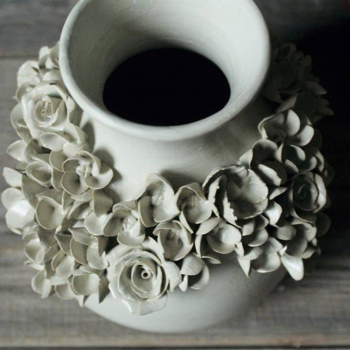 L'Officina - Wholesale Vase - Romantic stoneware vase with a garland of mixed flowers. - IN PRODUCTION2