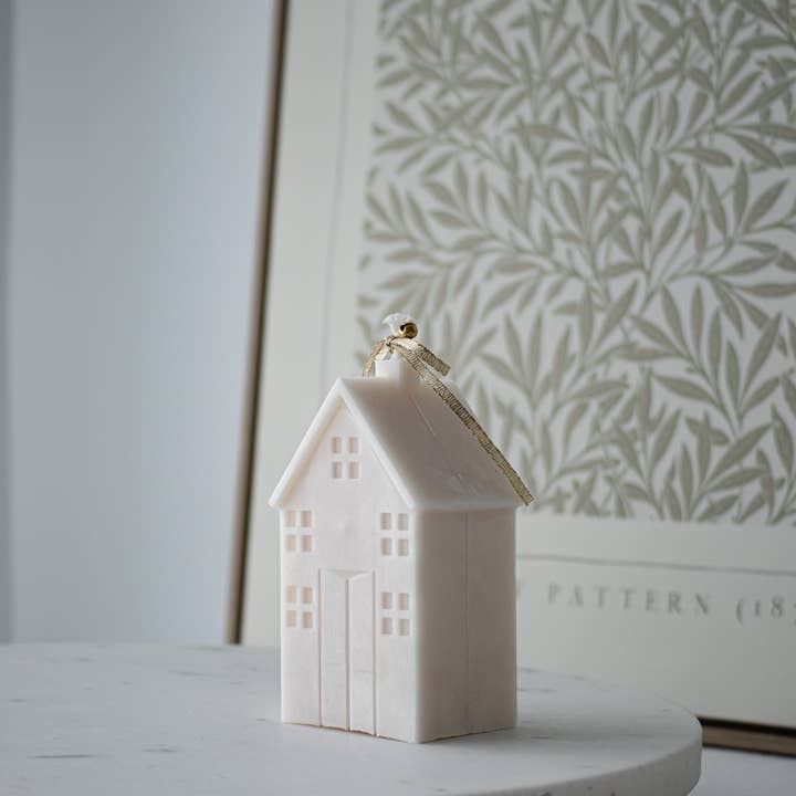 Glowing Harmony Candle Co - Venta al por mayor Velas de diseño llamativo - Vela de Cabaña Navideña, Decoración de Chalet Escandinavo de Invierno5