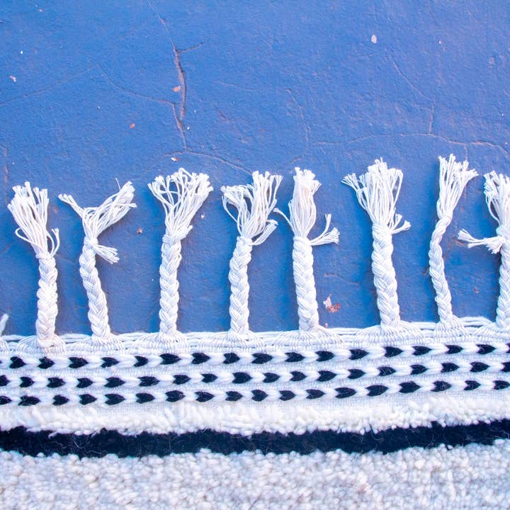 Daridecoo – Großhandel Teppichvorleger – MINIMALER WEISSER WOLLTEPPICH MIT EINER LINIE8