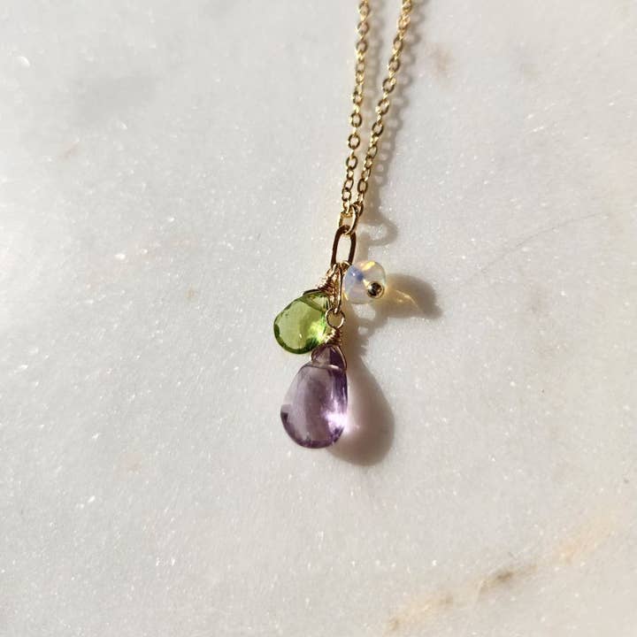 Lys Ametyst, Peridot og Opal Guld Klynge Halskæde for engroshandel hos Edgy Petal Jewelry