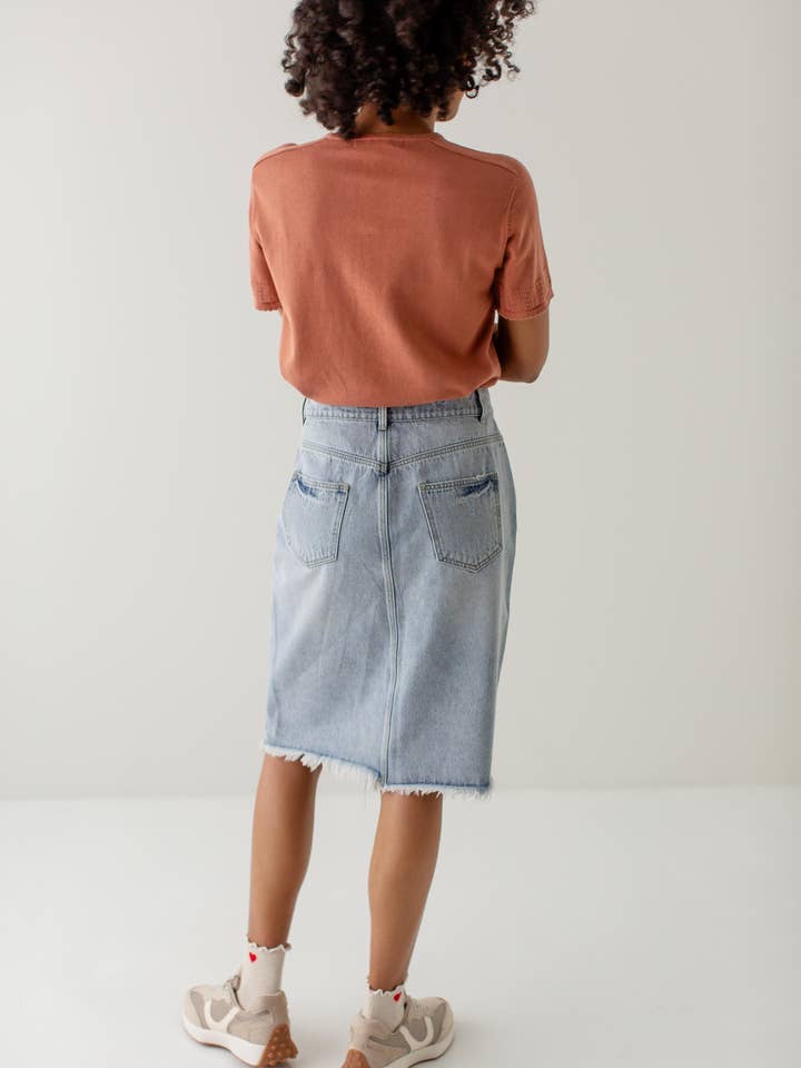 Vintage Wash 'Sydney' 100% Cotton Distressed Raw Hem Denim Skirt for wholesale on Faire8