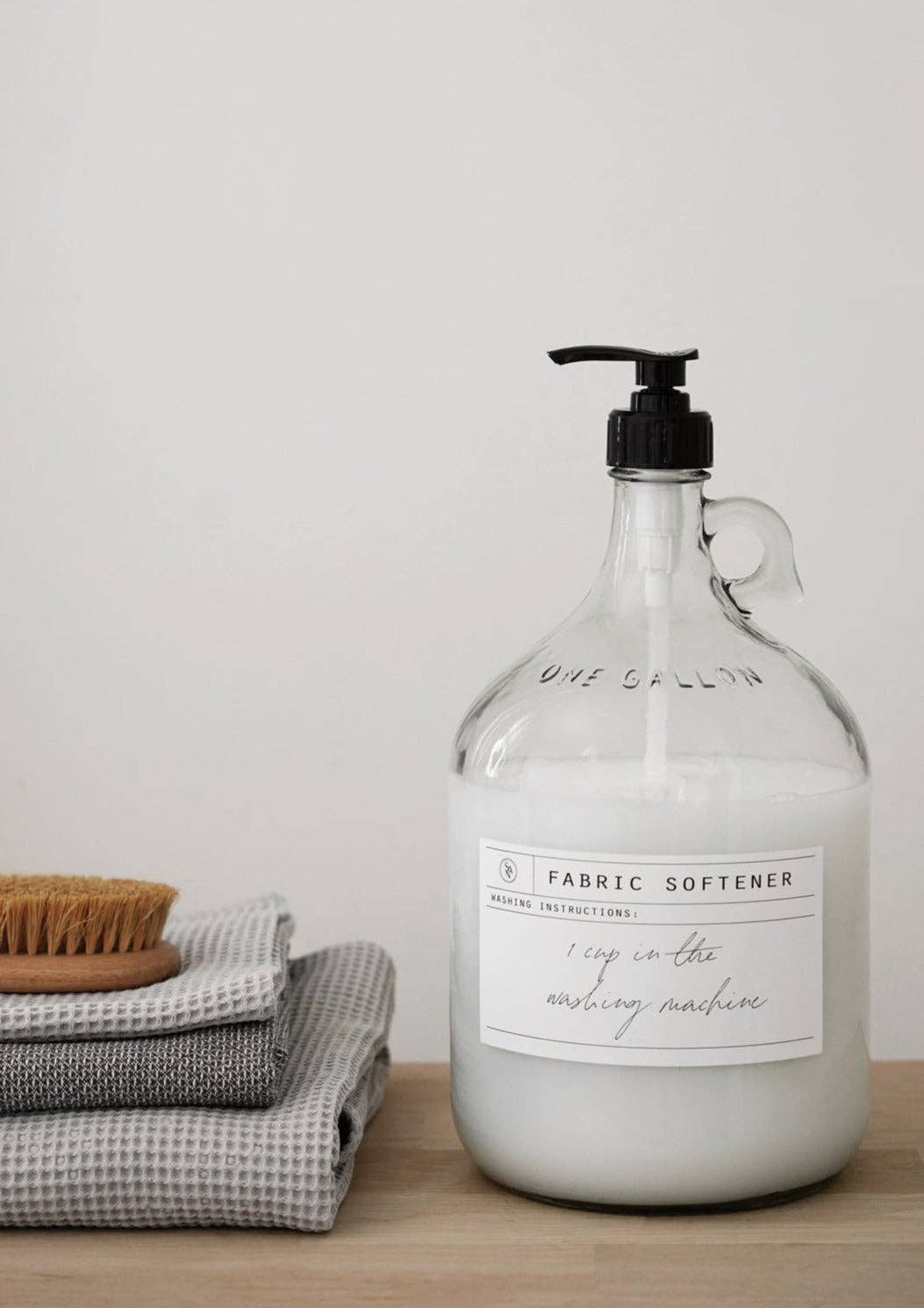 So At Nature - Wholesale Laundry Detergent Powder/Pods - Glass Laundry Bottle with Black Lid (gallon) - Stor4