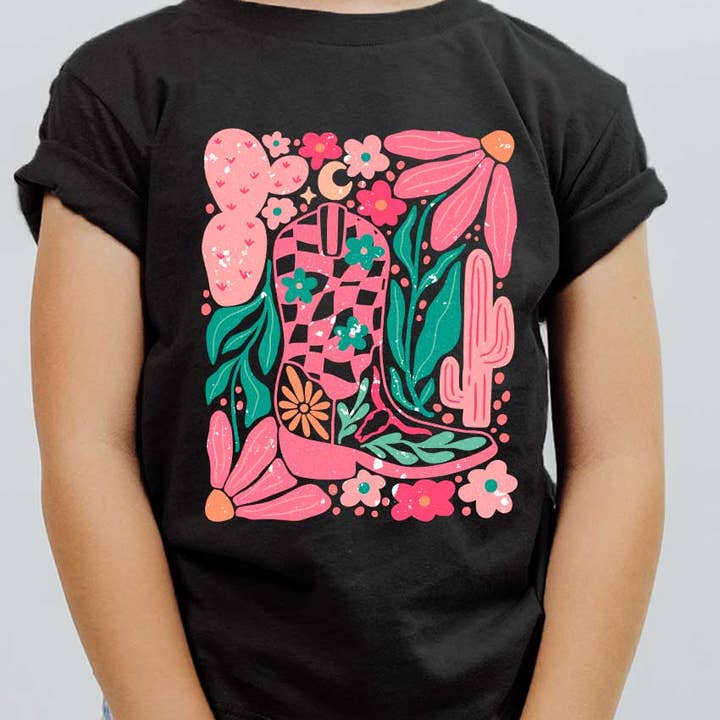 T-shirt imprimé en forme de fleur sauvage rose Western Cowgirl Boot pour la vente par Kids By Kissed Apparel
