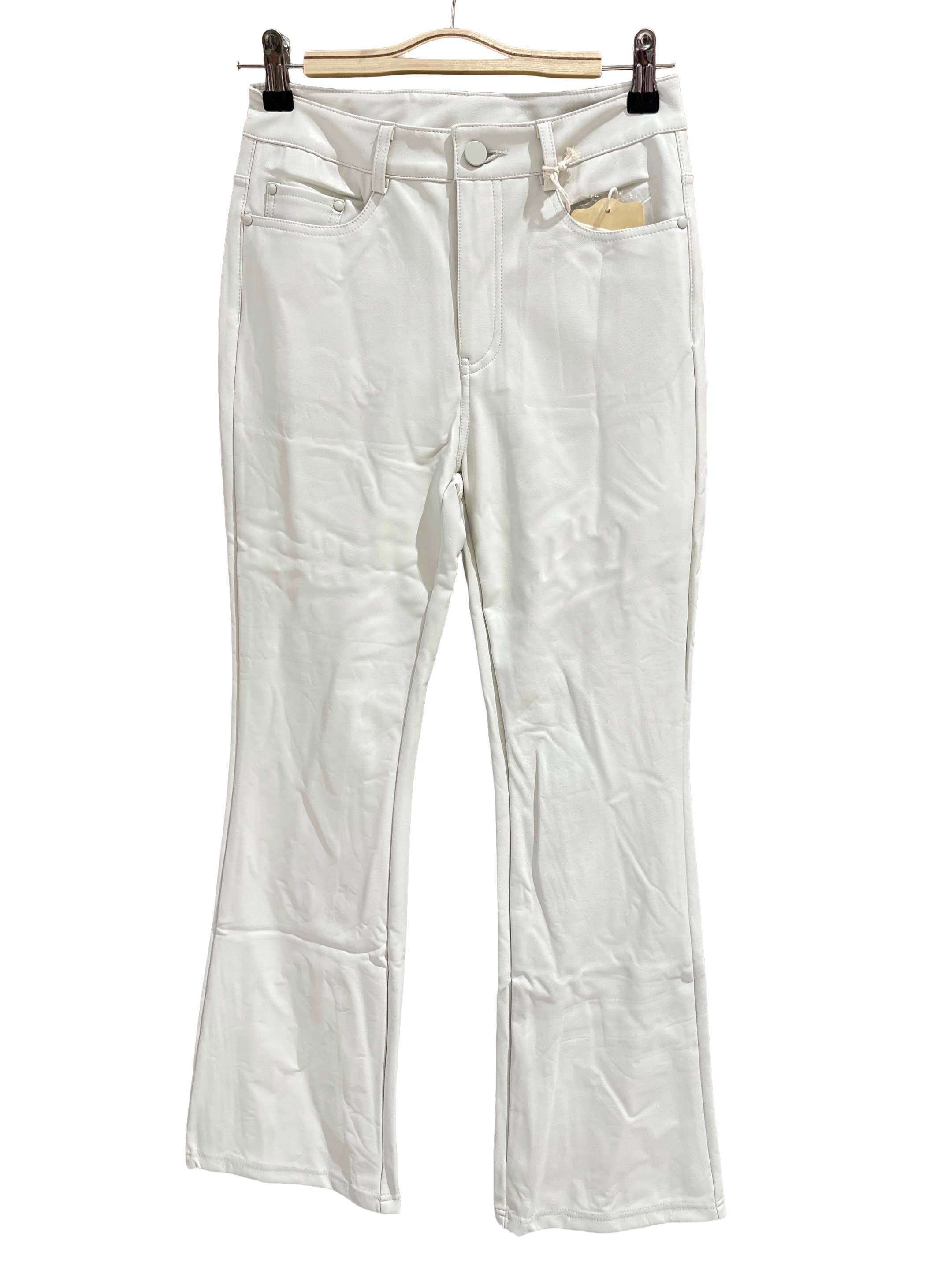 Orice – wholesale Byxor - Dam – Svarta utsvängda byxor i konstläder - Orice1