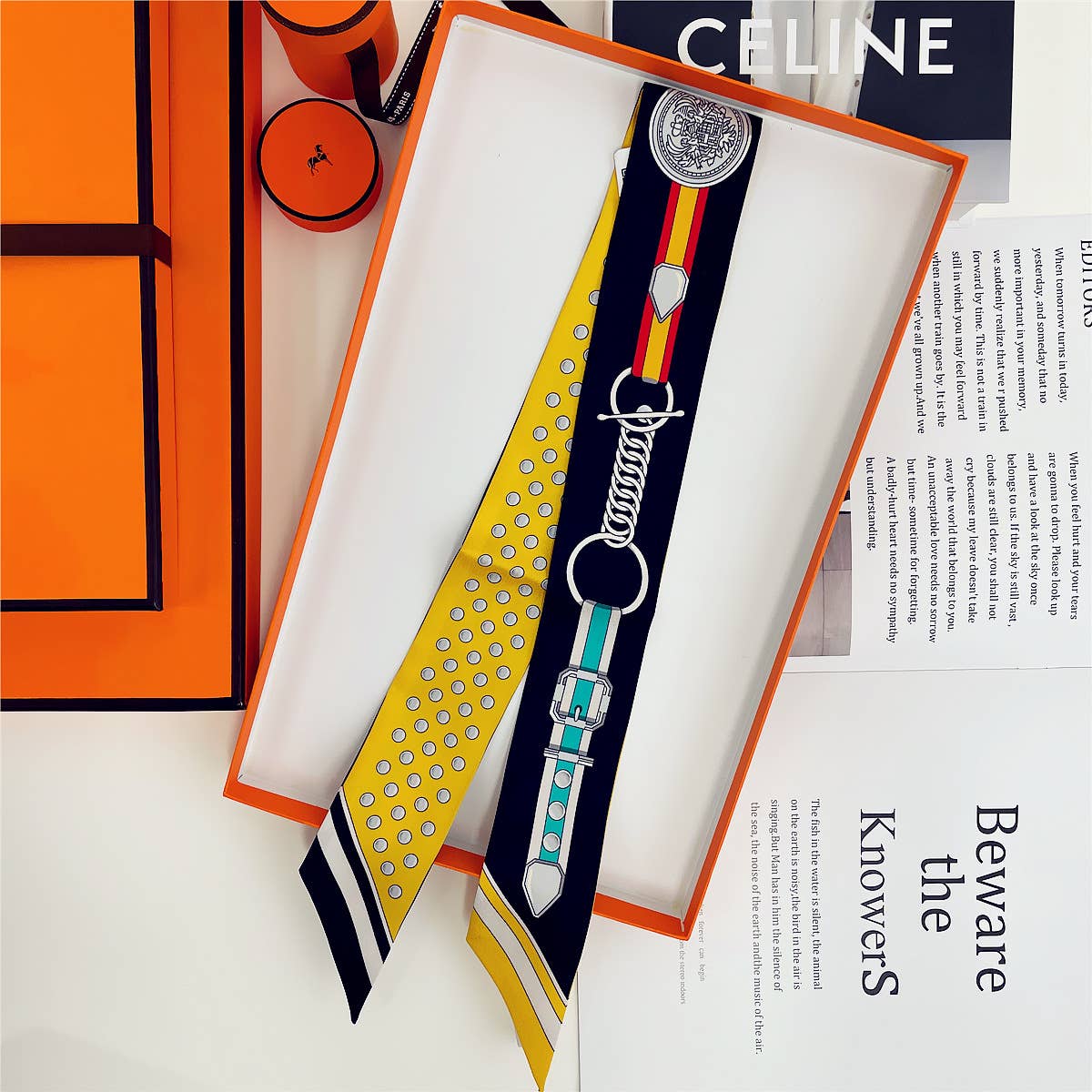 Winding River – Engroshandel Tørklæde - Dame – Slips- og båndsjal med rund orange gaveæske1