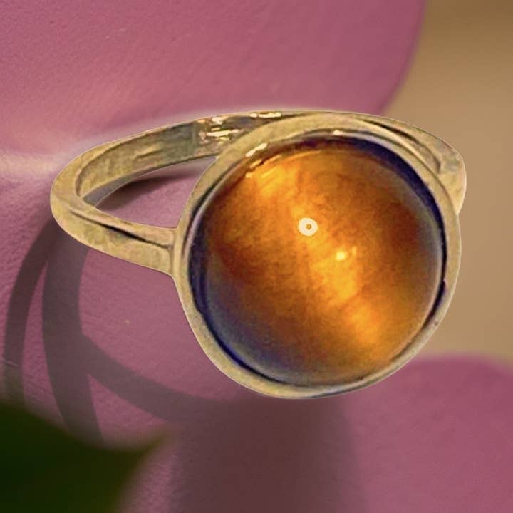 Anillo redondo con piedras preciosas ojo de tigre para venta al por mayor de The Urban Charm