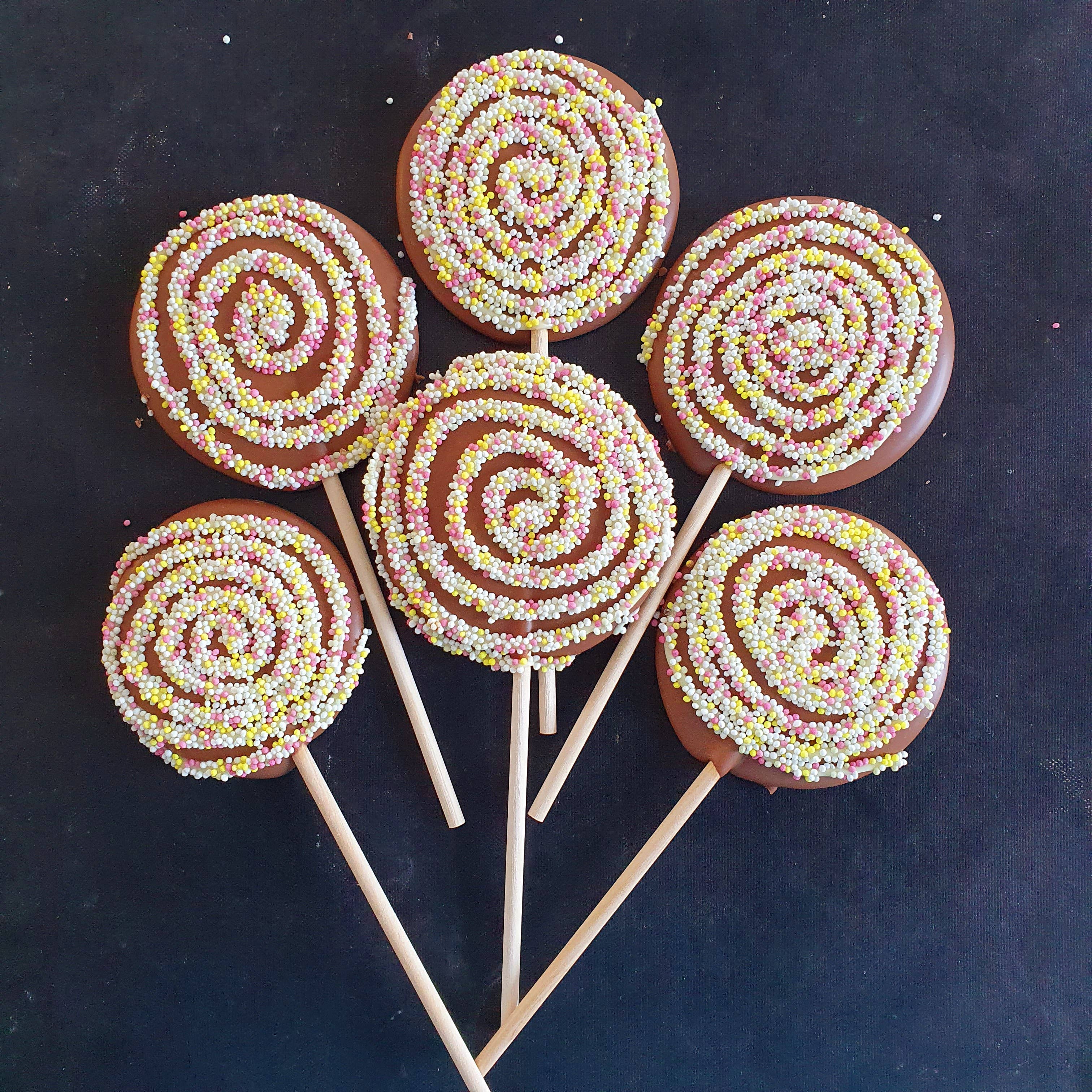 Cwtsh Chocolate - Vendita all'ingrosso Dolci ricoperti di cioccolato - Lecca lecca di cioccolato a spirale1