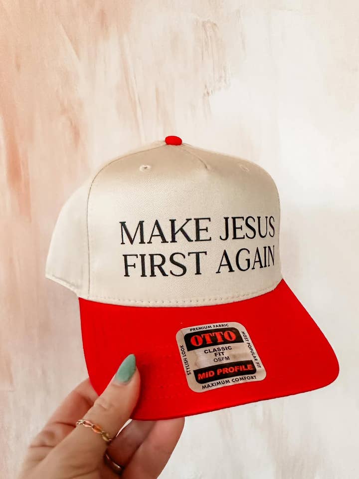 Faites de Jésus le premier à nouveau chapeau pour la vente par Sister Shirts