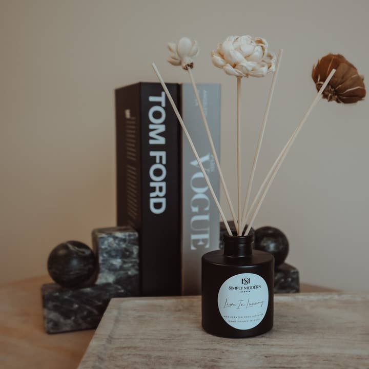Reed Diffuser + Håndlavede Blomsterpinde | Welcome Home Collect for engroshandel hos Simply Modern Scents