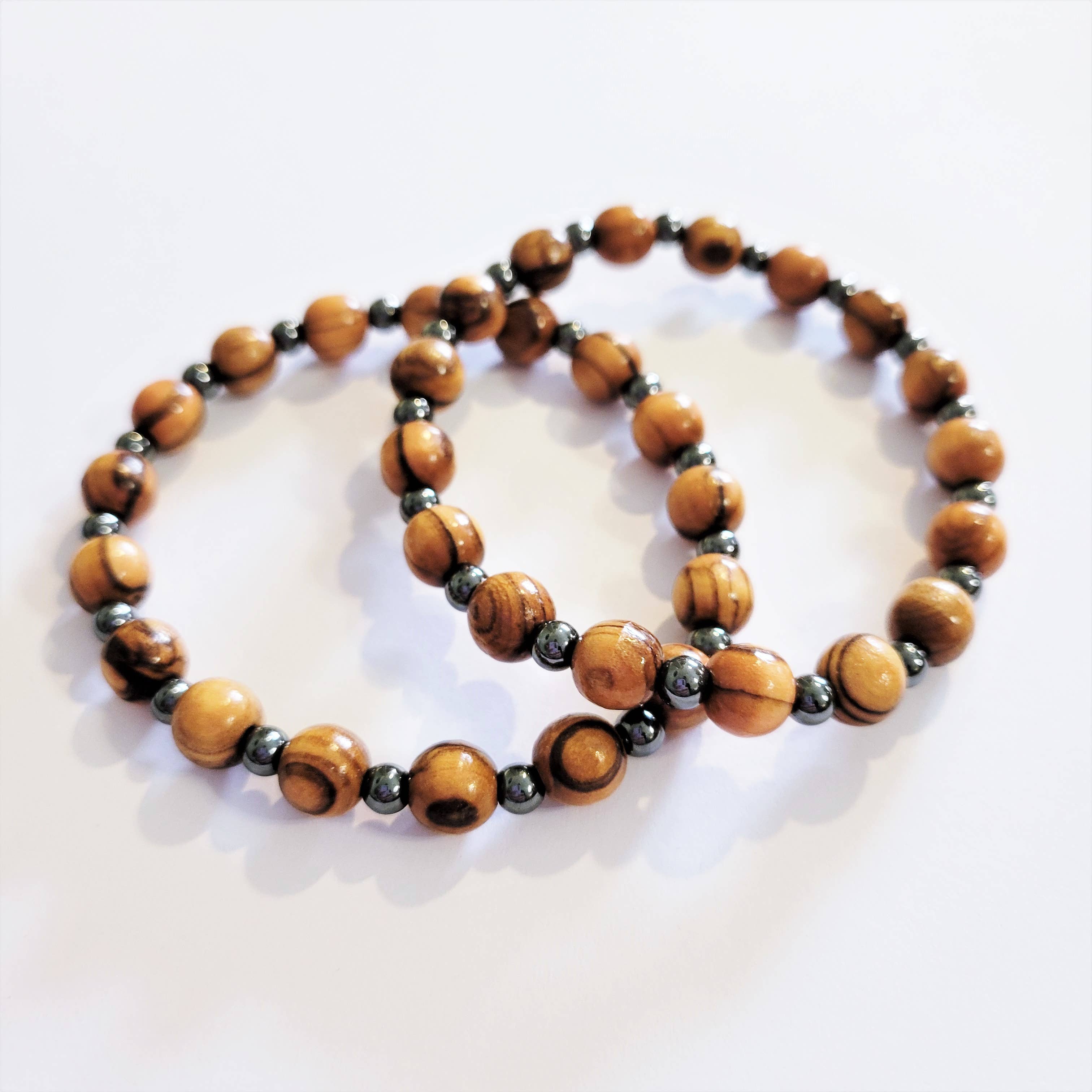 Eclectic Woodchuck – Großhandel Perlenarmband – Armband aus Olivenholz und Hämatitperlen1