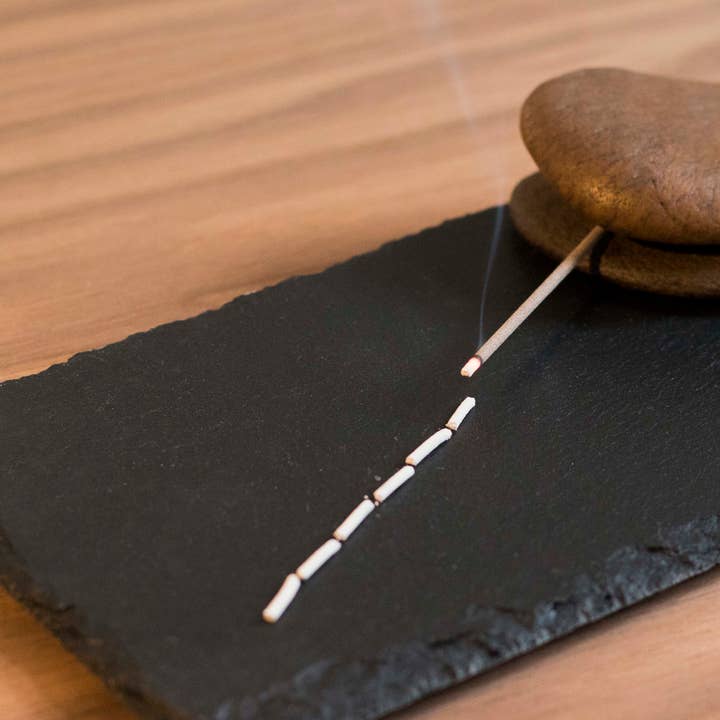 BinDesign - Wholesale Incense - Tokusen Sakura Usuzumi (Floral and Woody) - incense sticks9