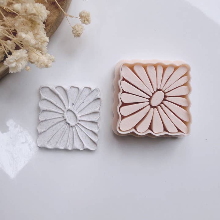 Tagliapasta in Argilla a Forma di Fiore Quadrato Matisse per la vendita all'ingrosso da parte di S.I. Originals