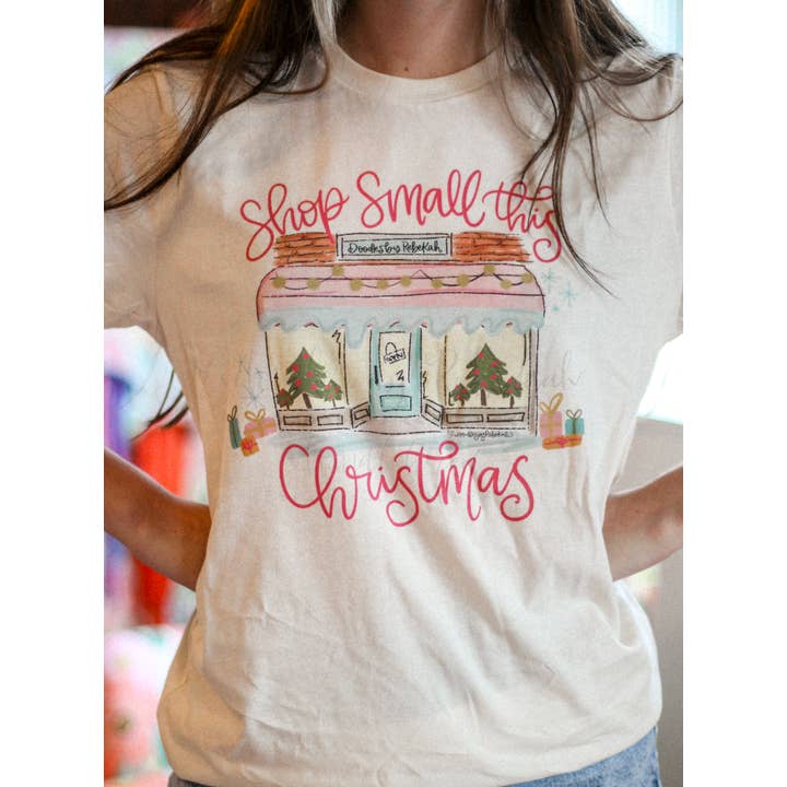 Camiseta Shop Small This Christmas con nombre de tienda personalizado* para venta al por mayor de Doodles By Rebekah