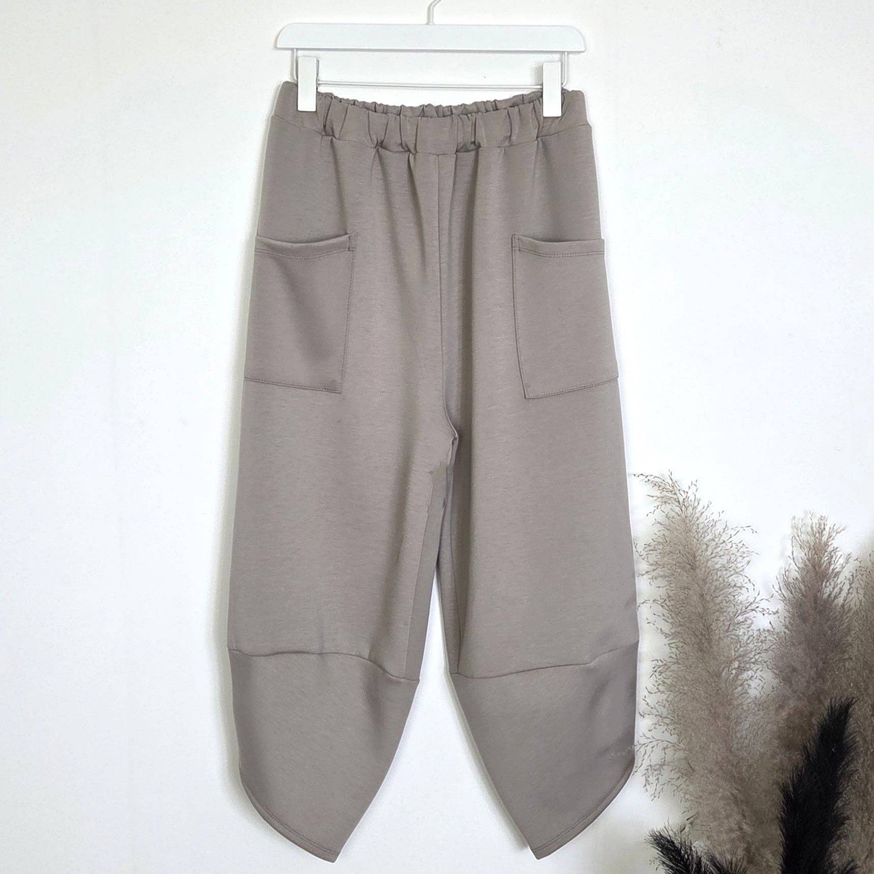 Tempest Designs – wholesale Pants – Women's – Soft scuba fabric relaxed cocoon style pants (M-L)4