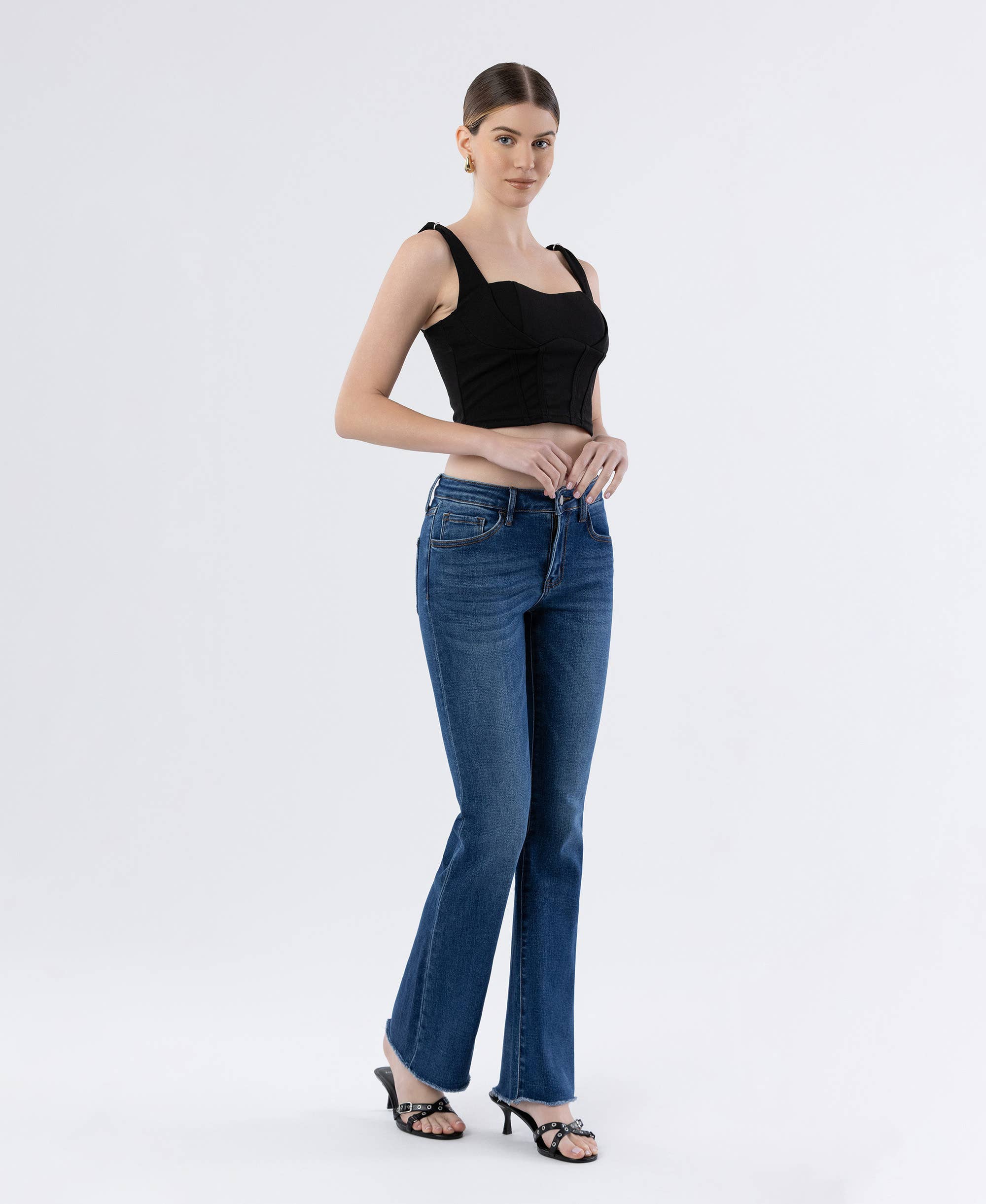 BEDEUTSAM MID RISE RAW HEM DARK WASH BOOTCUT JEANS LV1193 für den Großhandel auf Faire3