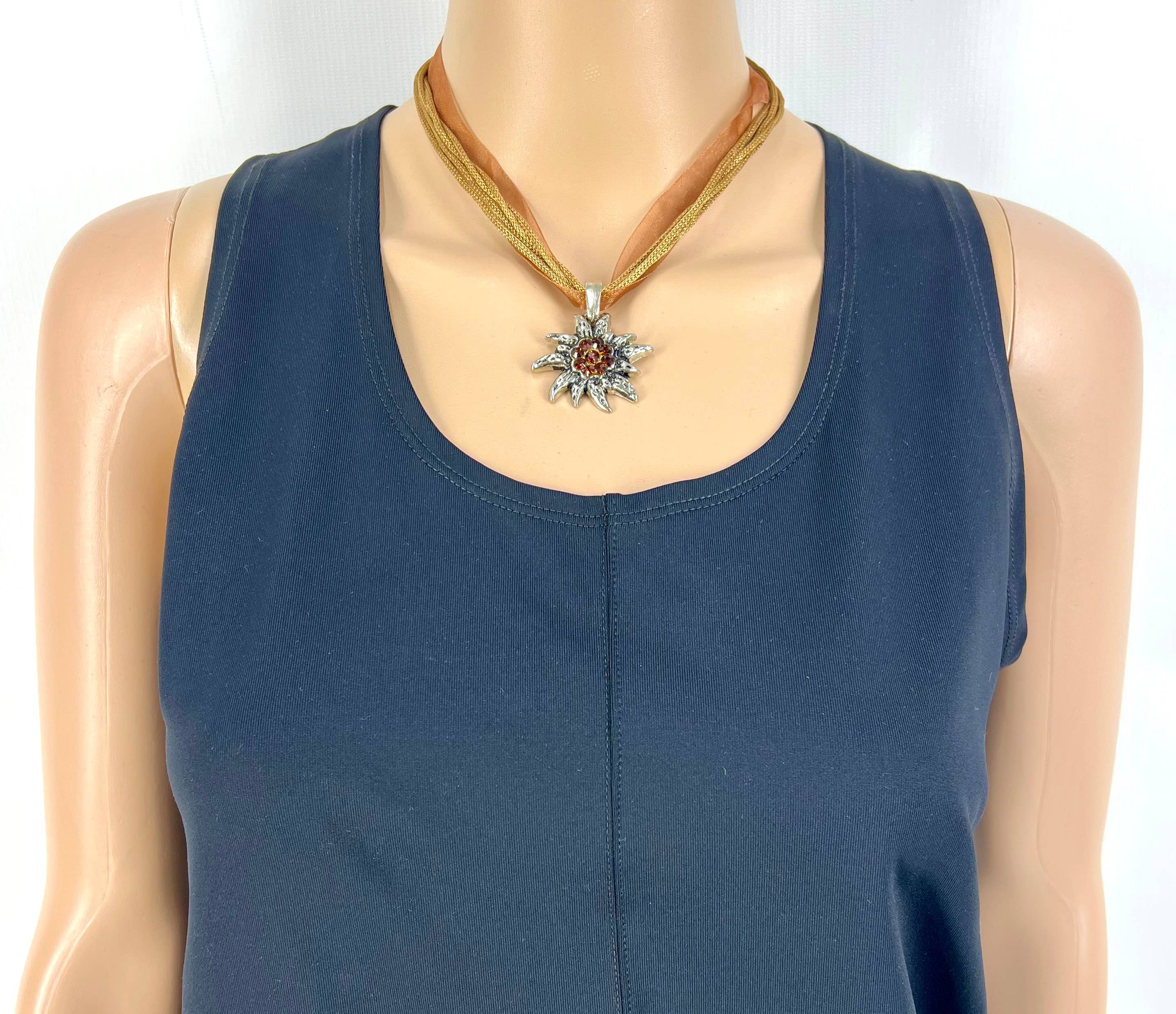 Salzmann Restwaren GmbH - Venta al por mayor Juegos de joyas - Bisutería para mujer, collares, collares, collares tradicionales8