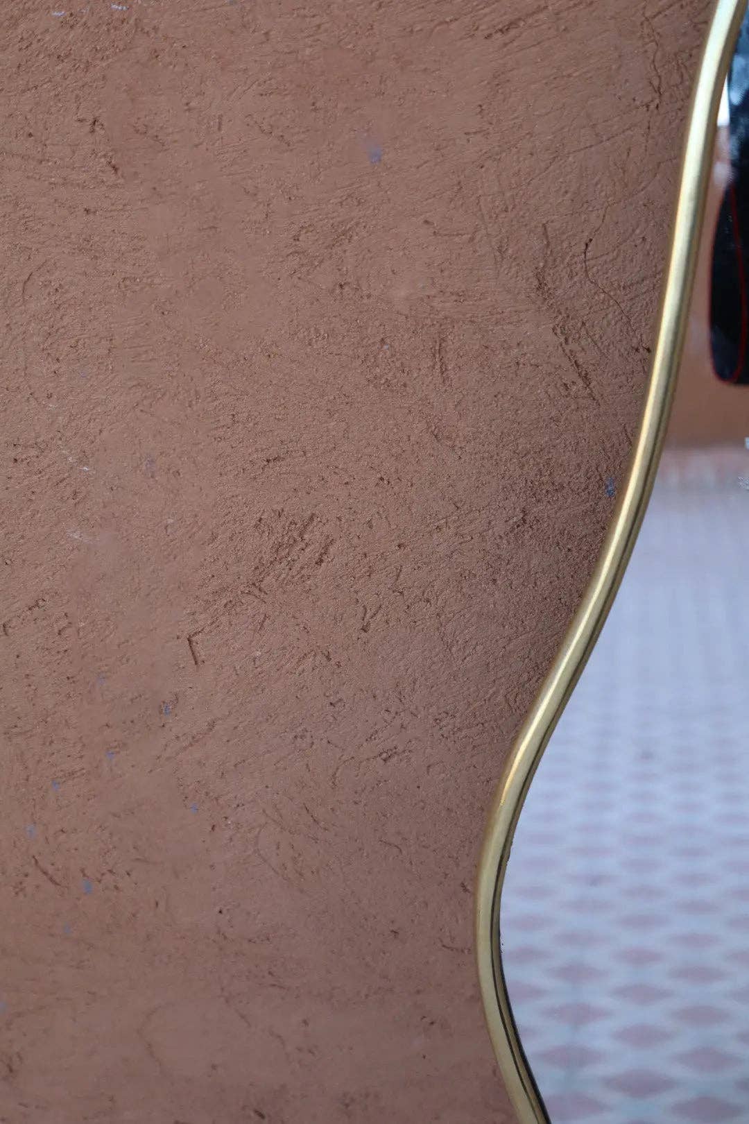 Néda - Venta al por mayor Espejos de pared - Espejo de pared orgánico de latón hecho a mano3