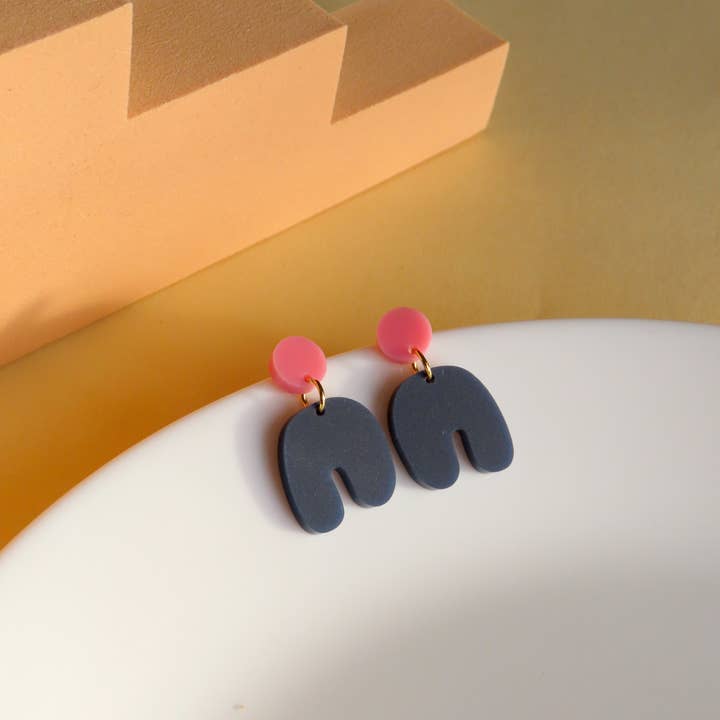 Niemalsmehrohne - Wholesale Dangle Earrings - Small Squishy Arch Bow Earrings in Pink Dark Blue