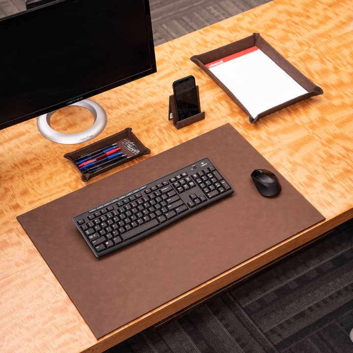 Set da scrivania Dion Marrone per la vendita all'ingrosso da parte di BeyBerk International