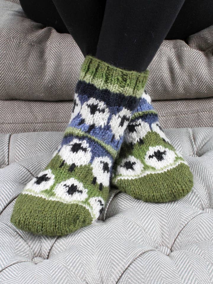 Rebaño de ovejas - Calcetines de sofá de lana natural tejida de oveja blanca para venta al por mayor de Pachamama Ltd