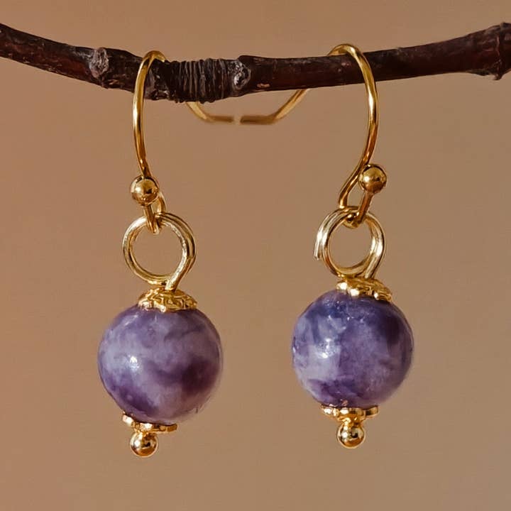 Boucles d'oreilles rondes élégantes en lépidolite naturelle pour la vente par Vachana