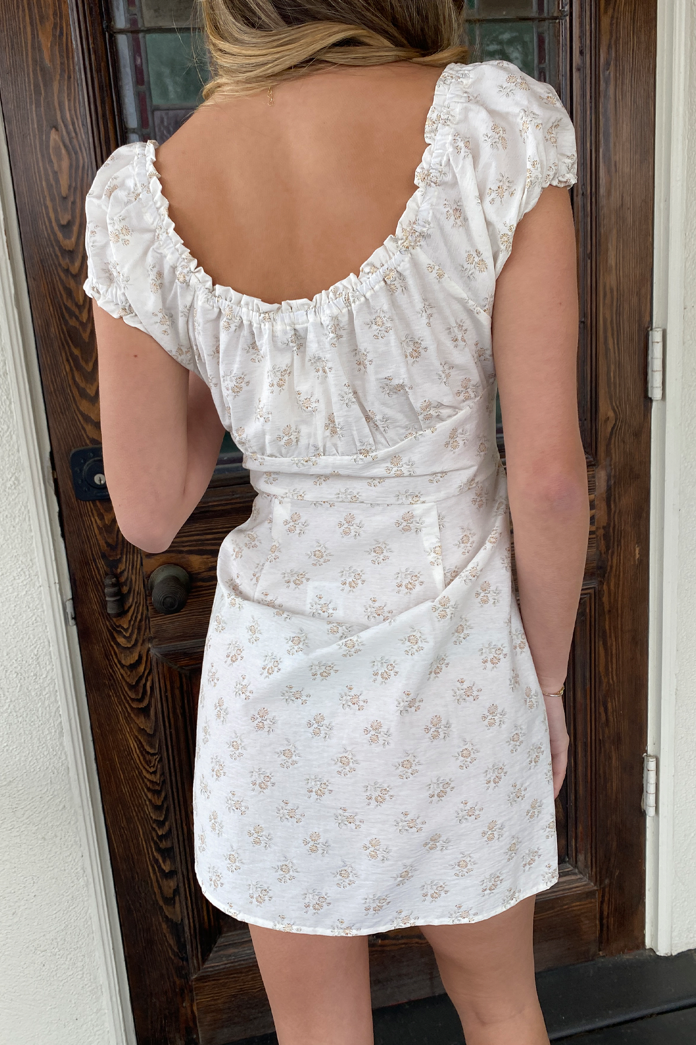 Nectar Clothing - Vente Robe – femme - Robe courte à boutons avec manches bouffantes8