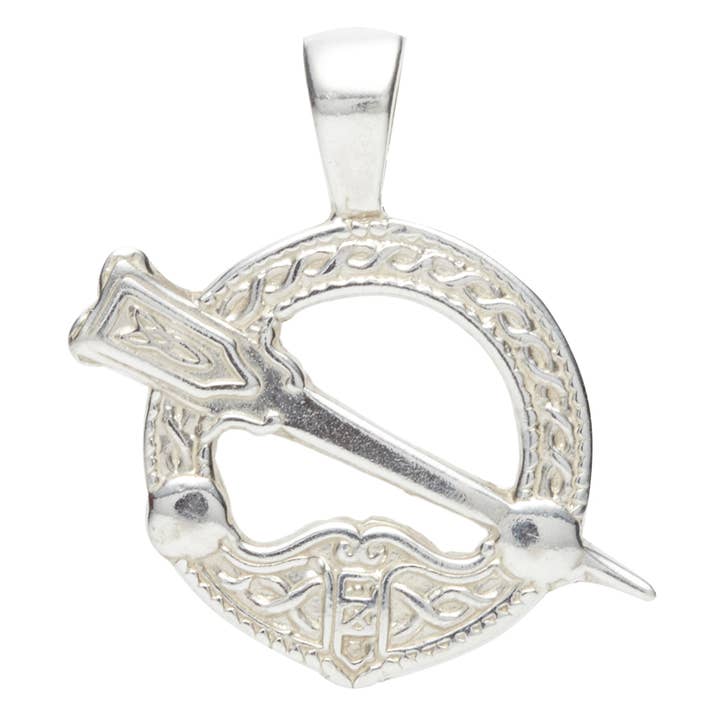 Pendentif en forme de broche Tara pour la vente par CLANDELA