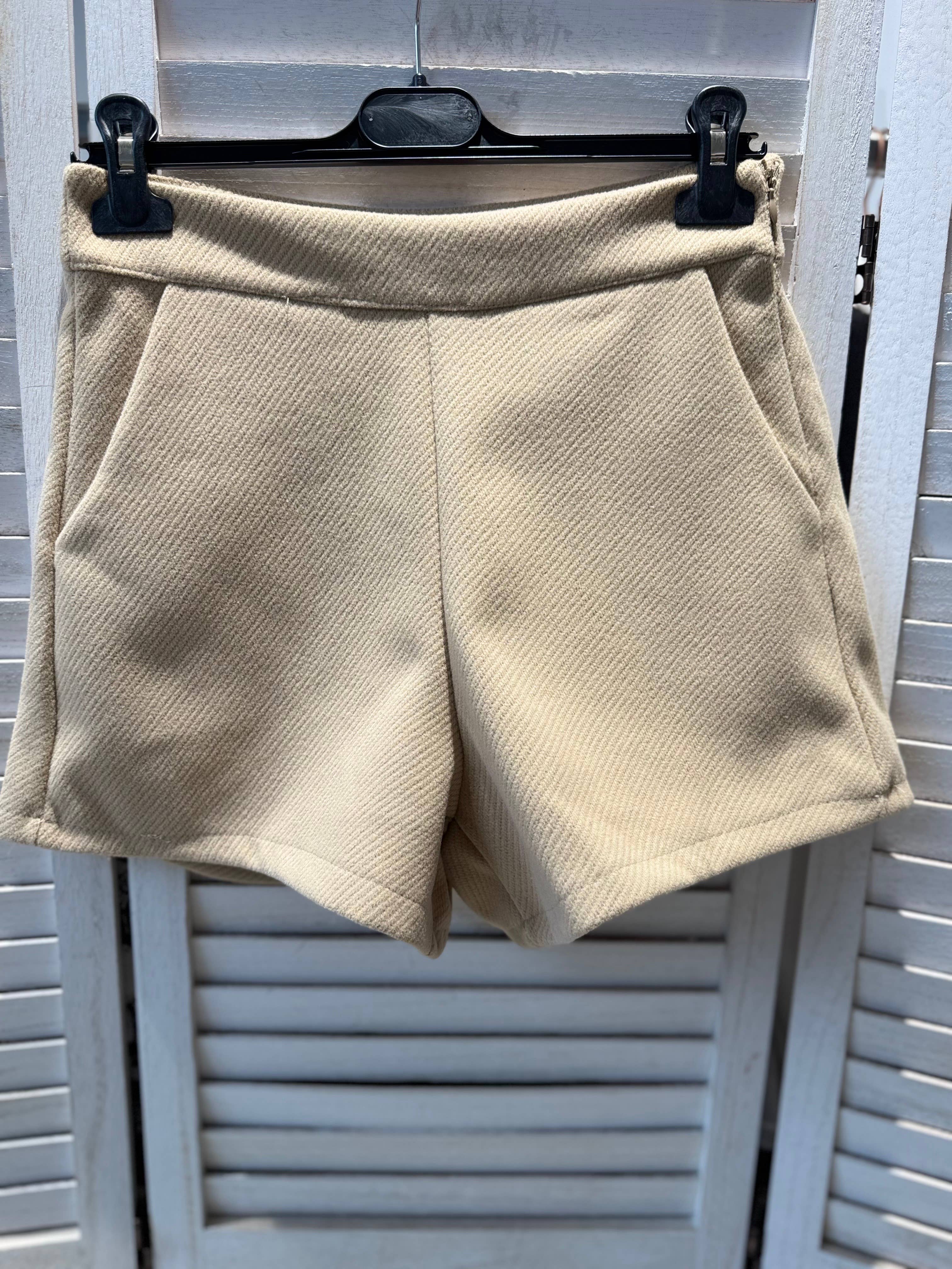VICTORIA&ISAAC - Wholesale Shorts - Women's - Elegant Women's Shorts - 1336beige5