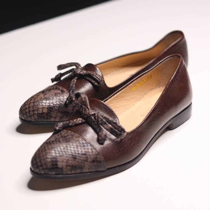 Mme Alice - Brown Snake X Nyashii pour la vente par Nyashii