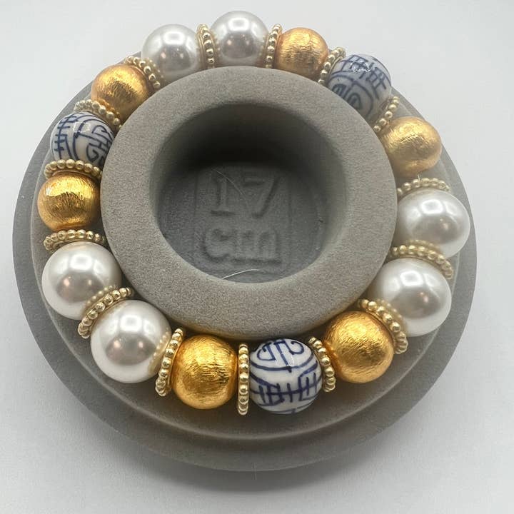 Bracelet en perles de pierres précieuses/perles de coquillage, or brossé, porcelaine pour la vente par Ritzy Roxx