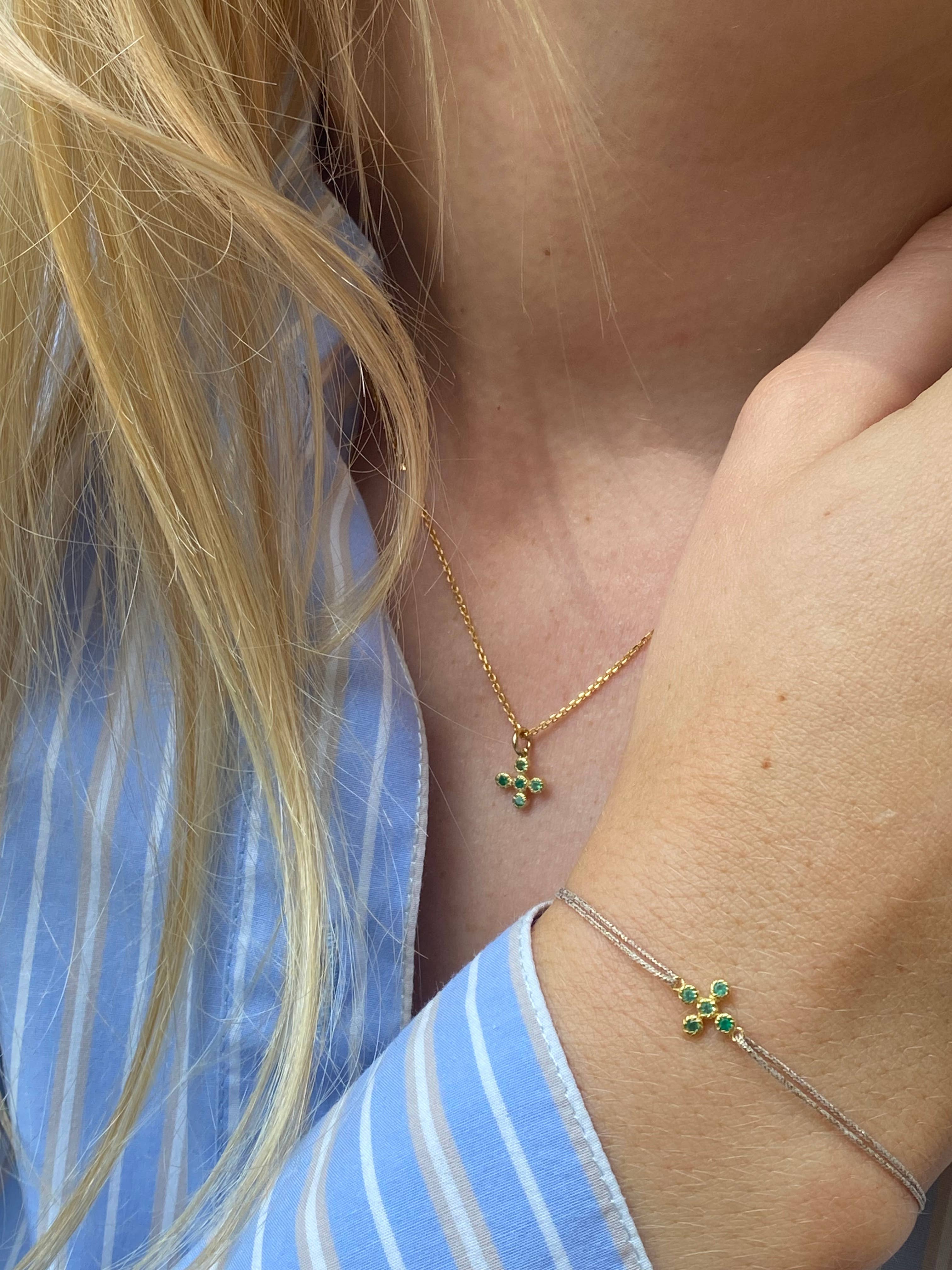 Sophie Deschamps Bijoux - Vente Bracelets à breloques/pendentifs - BRACELET CROIX MARIE , croix sertie (BMA49)5