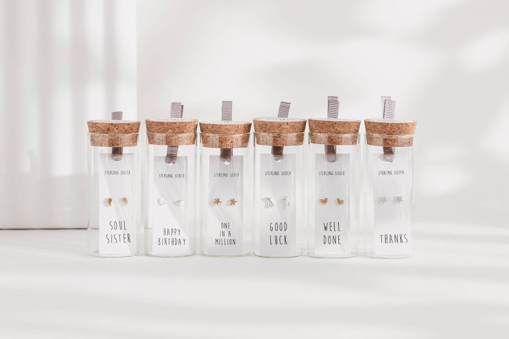 One & Eight - Venta al por mayor Pendientes de botón/aretes de poste - Sentimientos - Uno en un Millón - Pequeños Pendientes3