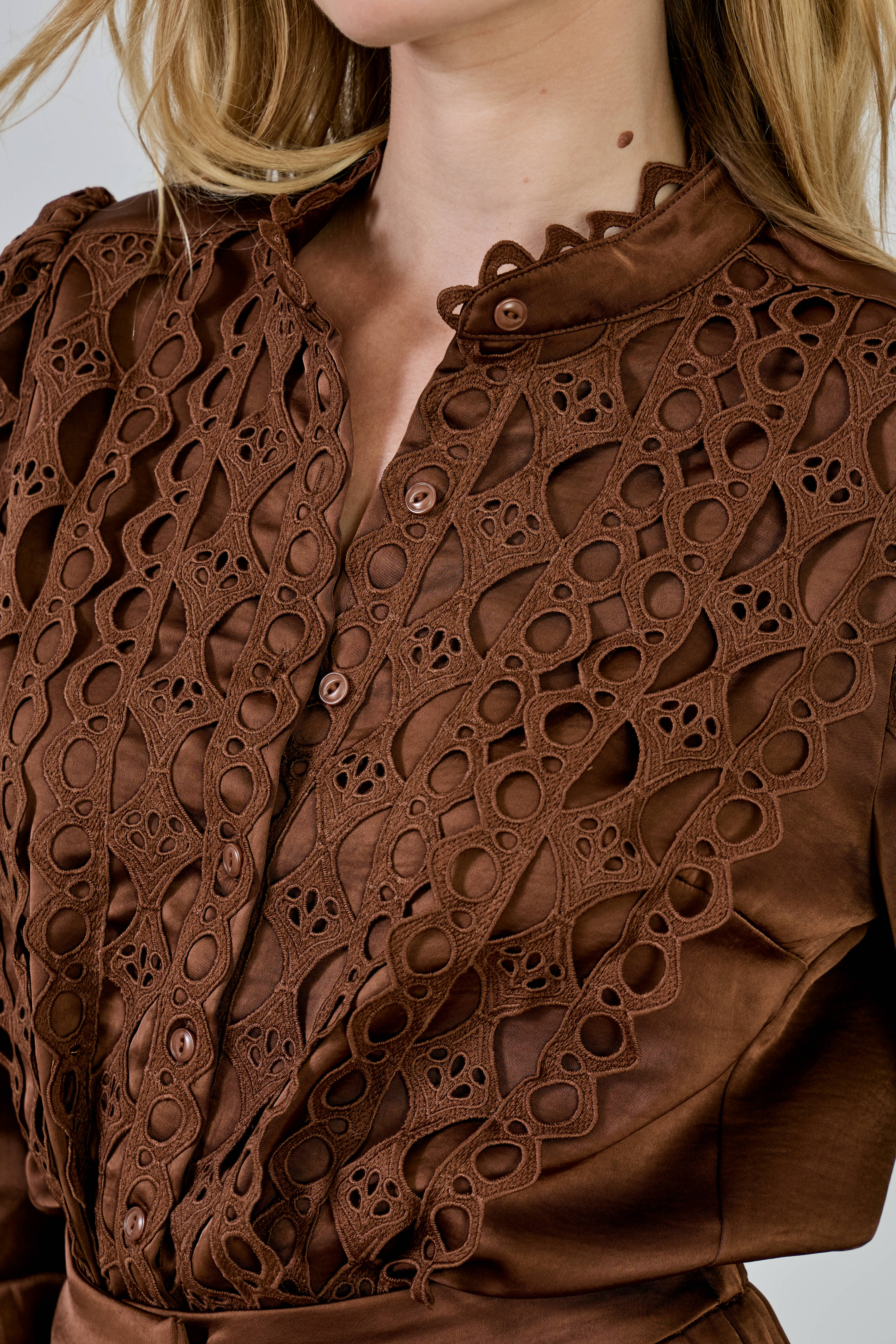 LULUMARY – Großhandel Hemd mit Button-down-Kragen – Damen – Bluse mit Spitze CH36814