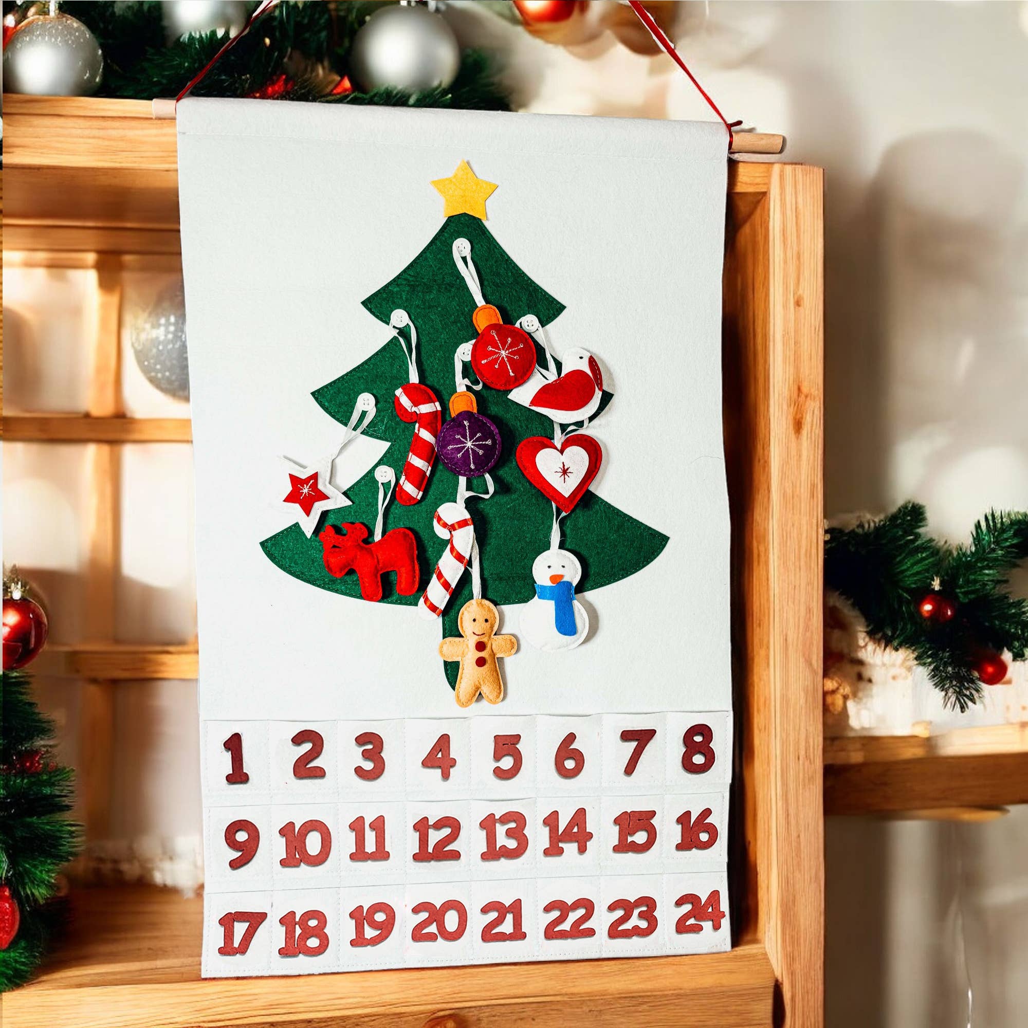 Gia Roma – Großhandel Adventskalender – Wiederverwendbarer Adventskalender aus Filz mit hängenden Plüschornamenten21
