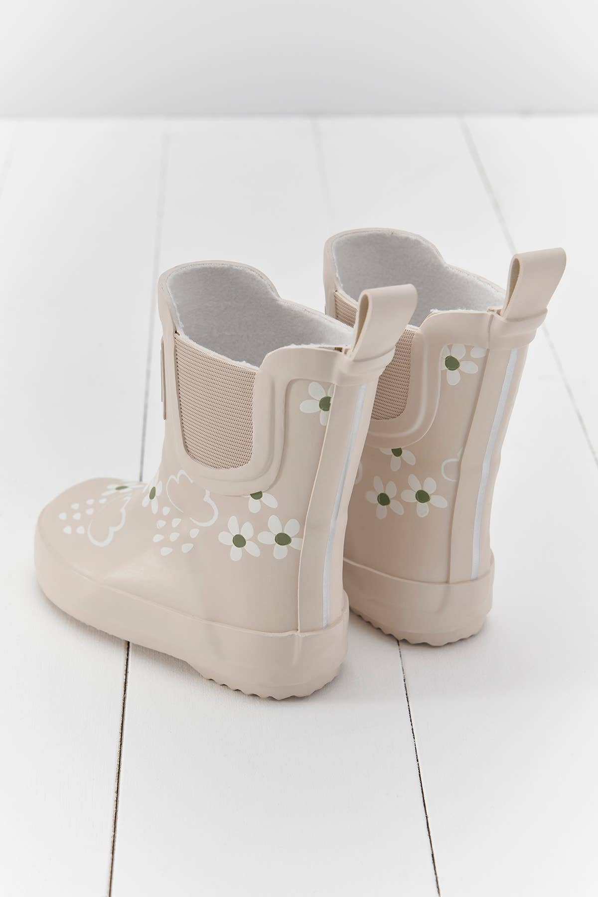 Grass & Air – wholesale Rain Boots – Child – Pampas Cream Floral Short Colour-Changing Kids Wellies2
