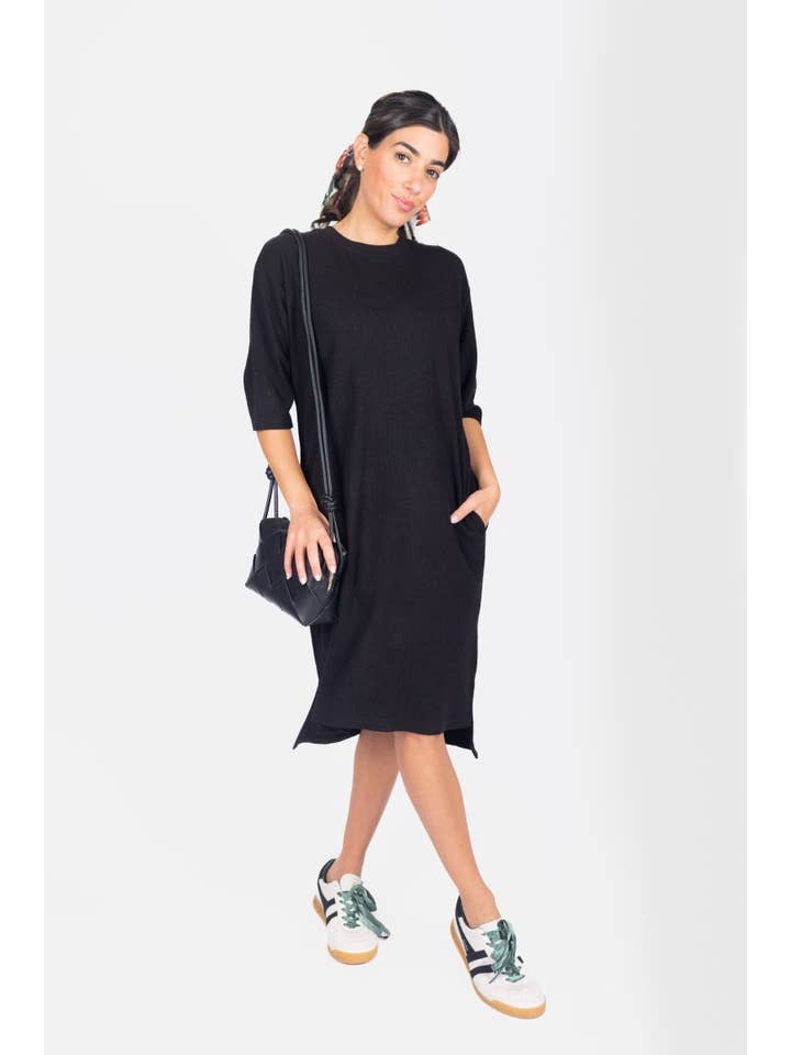 Yakira Bella – wholesale Klänning - Dam – Ribbad T-shirtklänning i svart