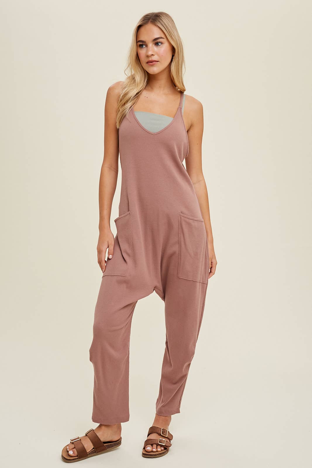 Wishlist Apparel – Engroshandel Jumpsuit - Dame – RIBSTRIKKET JUMPSUIT MED LOMMER/WL23-80024