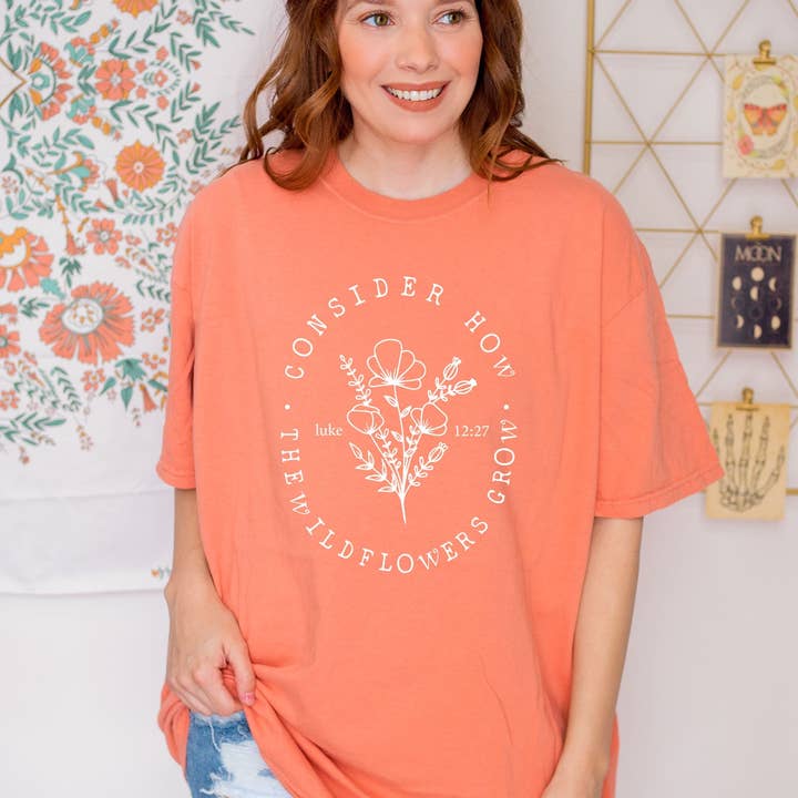 ÜBERLEGEN SIE, WIE DIE WILDBLUMEN WACHSEN, UNISEX-T-SHIRT für den Großhandel von Dwell Apparel