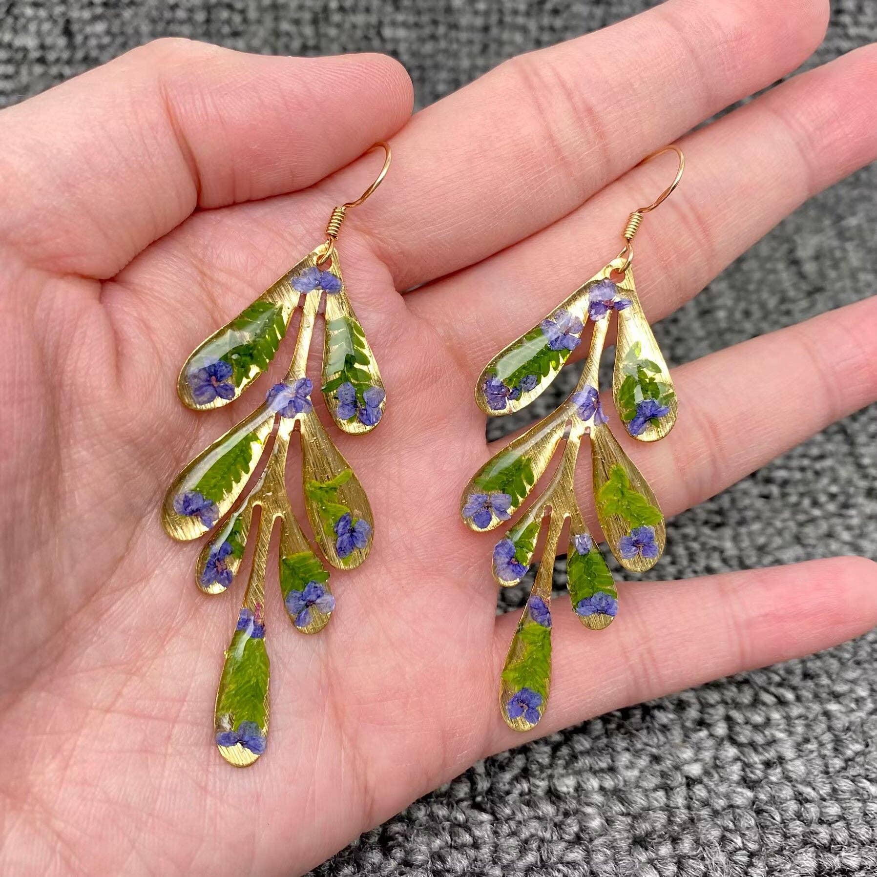 Mio Queena - Wholesale Dangle Earrings - Dried Flowers Brass Leaf Shape Dangle Earrings - PDF0