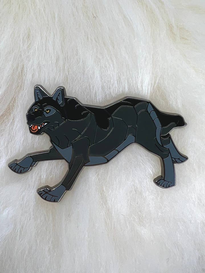 Alfiler esmaltado duro de lobo negro | Alfiler de lobo | Alfiler de animal | Art Dec para venta al por mayor de Roamin' Bison Workshop