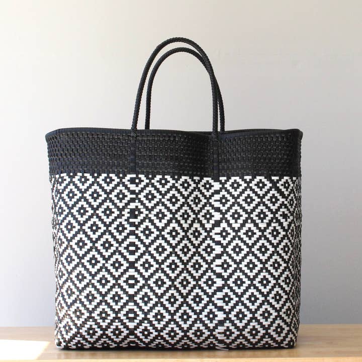 Grand sac fourre-tout noir et blanc XX | Sac artisanal par MexiMexi pour la vente par MexiMexi